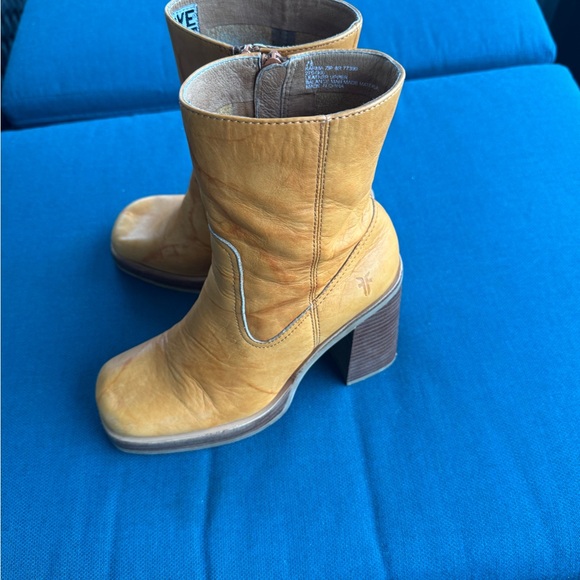 Vintage Frye Karma
Platform Boots size 7 1/2 - Picture 6 of 8